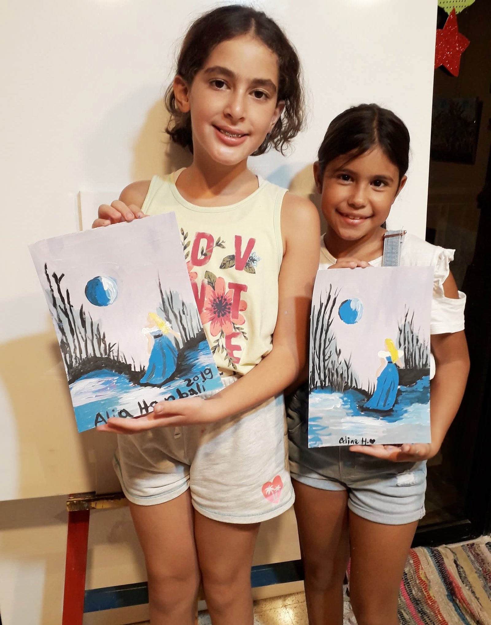 تعلم الإبداع من خلال الفن الجماعي، حيث يعبر كل طالب عن شخصيته من خلال لوحة فنية مليئة بالألوان والحياة!